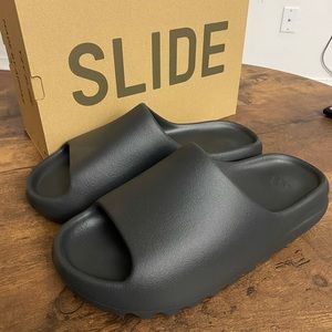 YEEZY Slides Onyx Size 11